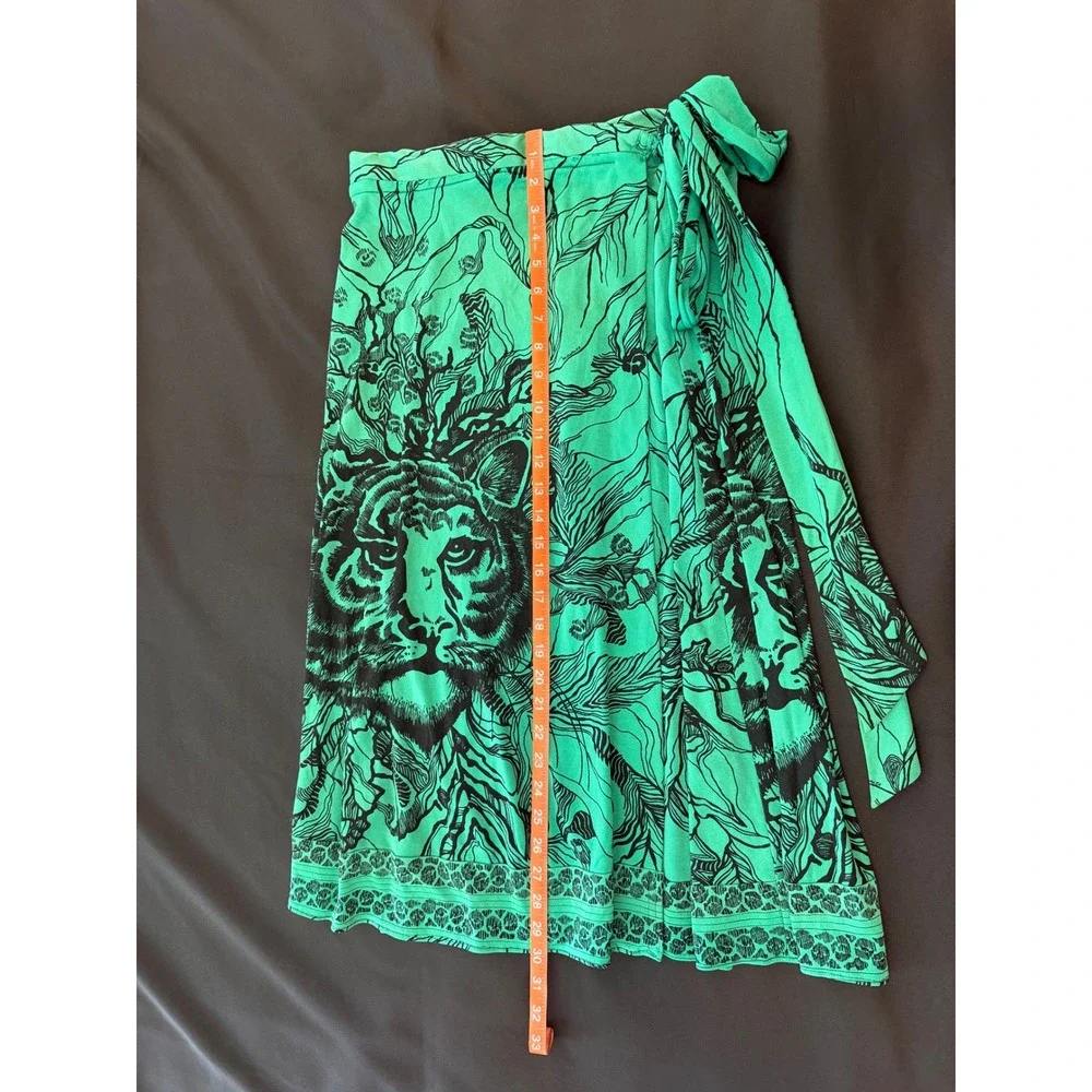 N/A vibrant green